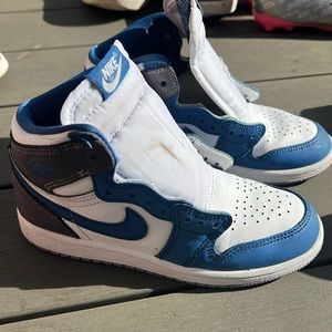 Air Jordan 1 True Blues